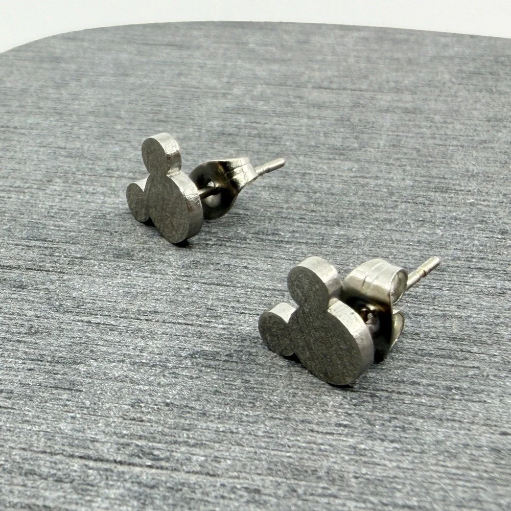 Y2K Minimalist Mouse Silhouette Stud Earrings Silver Tone Whimsical Jewelry Gift